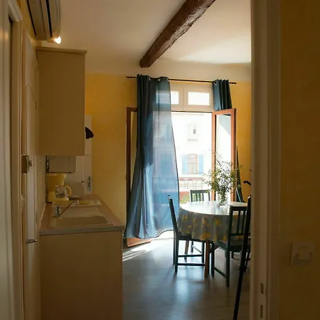 Les 12 Sables Apartment *